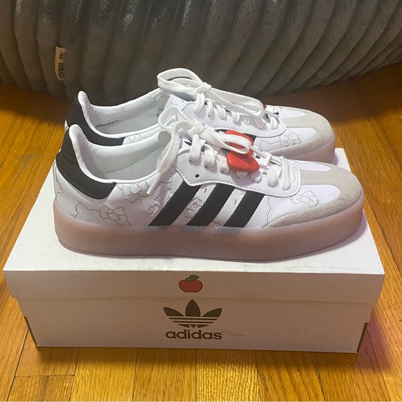 Adidas Sambas Hello Kitty Women’s 8 - Picture 2 of 7
